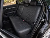 Banco traseiro de SUV com capa automotiva